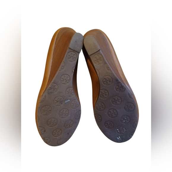 Tory Burch Tan Leather Sally Wedge - Picture 8 of 9